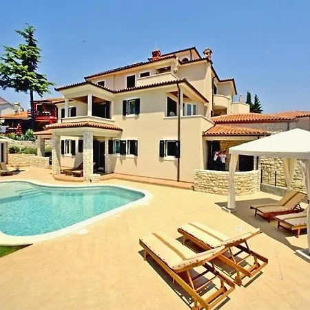 Aleksandar Apartamento Premantura